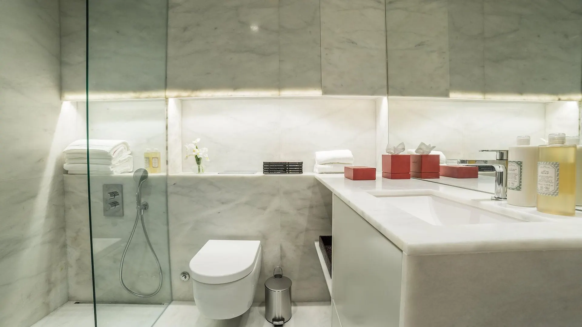 Отель Dare Lisbon House 3*,
